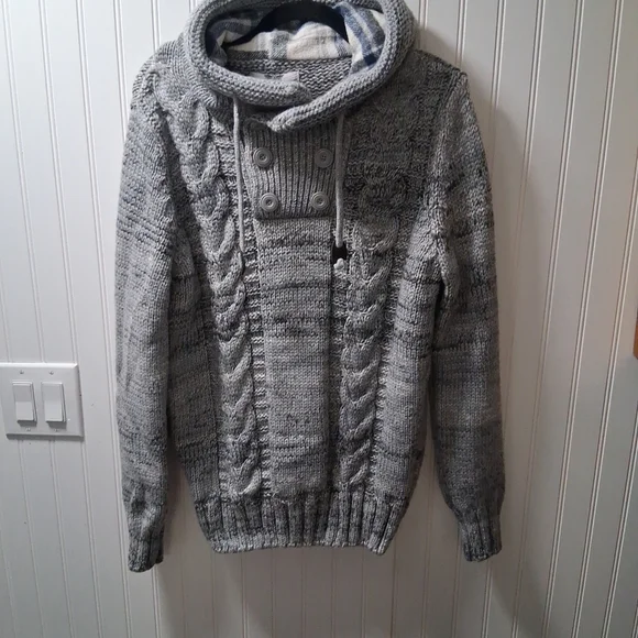 Men's Gray Cable Knit Sweater with Button Detail - Picture 3 of 16